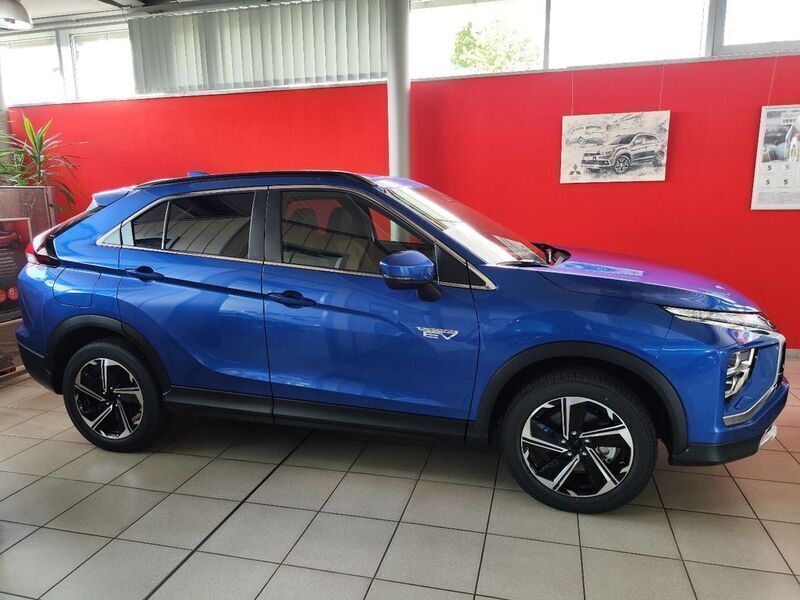 Gebraucht Mitsubishi Eclipse Cross Plus 188 PS (138 kW) 2024 Blau SUV