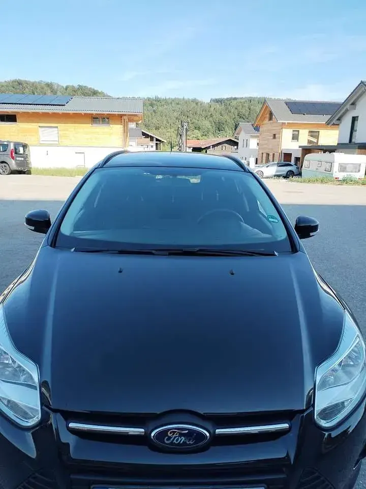 Gebraucht Ford Focus Trend 125 PS (91 kW) 2014 Schwarz Kombi