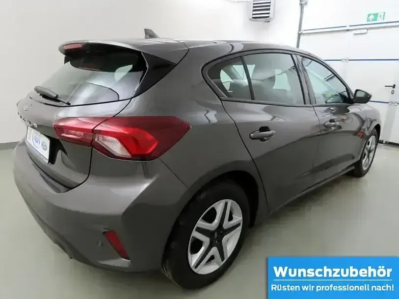 Używany Ford Focus 120 KM (88 kW) 2022 Szary Sedan/Limuzyna