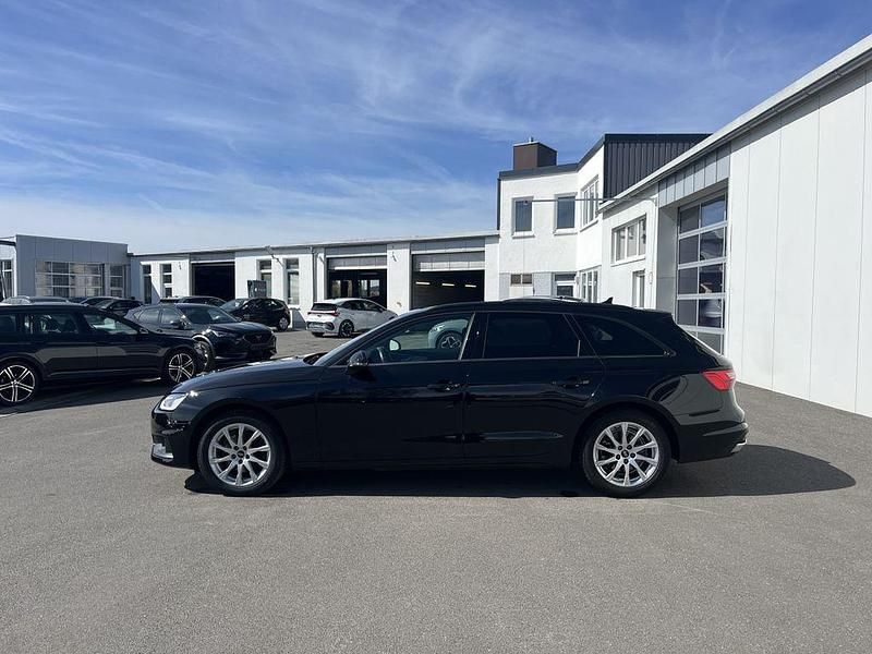 Gebraucht Audi A4 150 PS (110 kW) 2022 Mythosschwarz Kombi