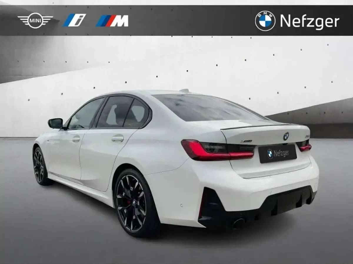 Gebraucht BMW 330 M Sport 245 PS (180 kW) 2025 Alpinweiss iii Limousine