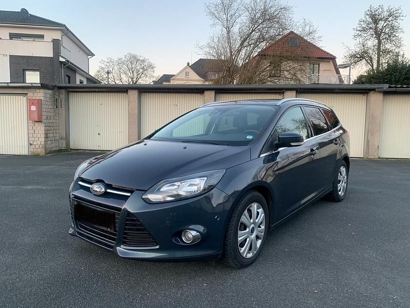 Gebraucht Ford Focus 140 PS (102 kW) 2011 Grau Kombi