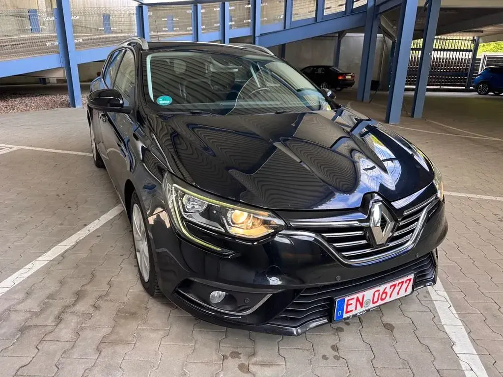 Gebraucht Renault Mégane Intens 131 PS (96 kW) 2017 Schwarz Limousine