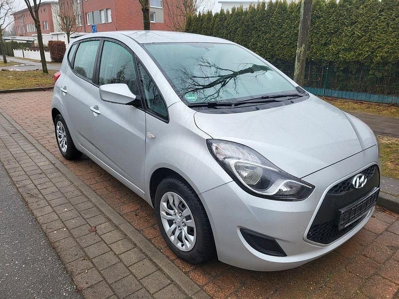 Usado Hyundai i20 Space 90 HP (66 kW) 2018 Prateado Monovolume