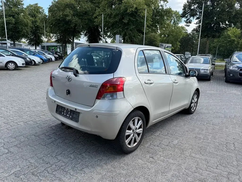 Gebraucht Toyota Yaris Executive 101 PS (74 kW) 2009 Gold Kleinwagen