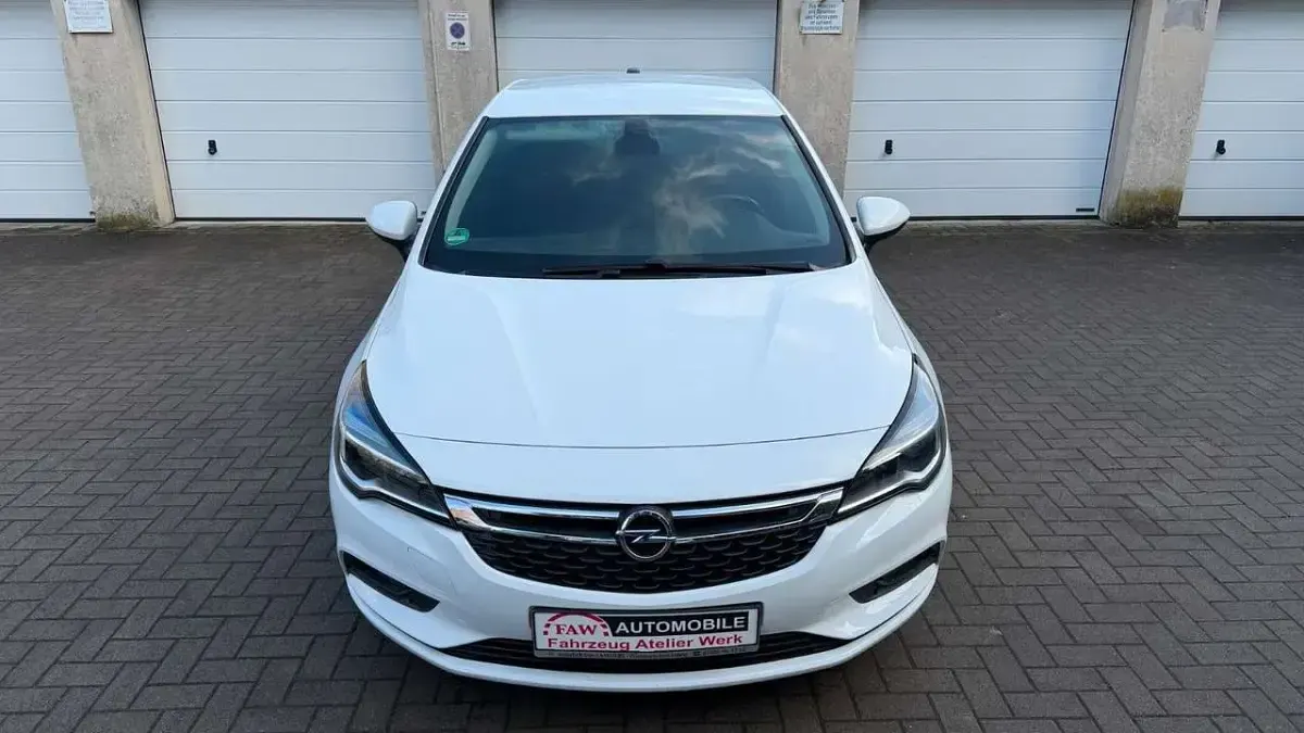 Usata Opel Astra Dynamic 110 CV (80 kW) 2017 Bianco Berlina