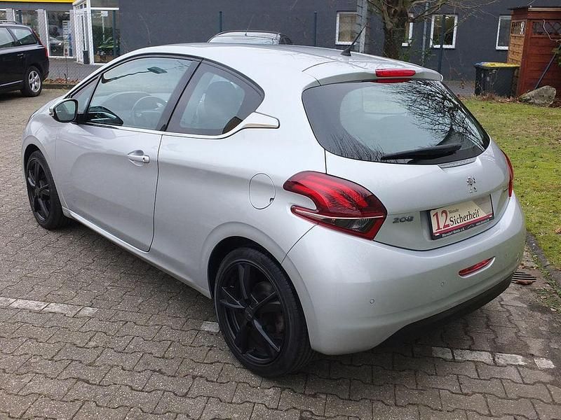 Gebraucht Peugeot 208 Allure 110 PS (80 kW) 2016 Silber Kleinwagen