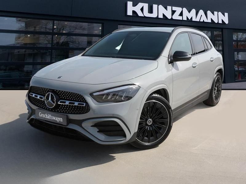 Mountaingrau metallic Gebraucht 2025 Mercedes GLA180 AMG SUV | 40.740 € (Guter Preis) - Bild 1/4