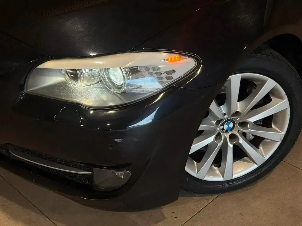 Gebraucht BMW 530 Sport Line 245 PS (180 kW) 2010 Schwarz Limousine