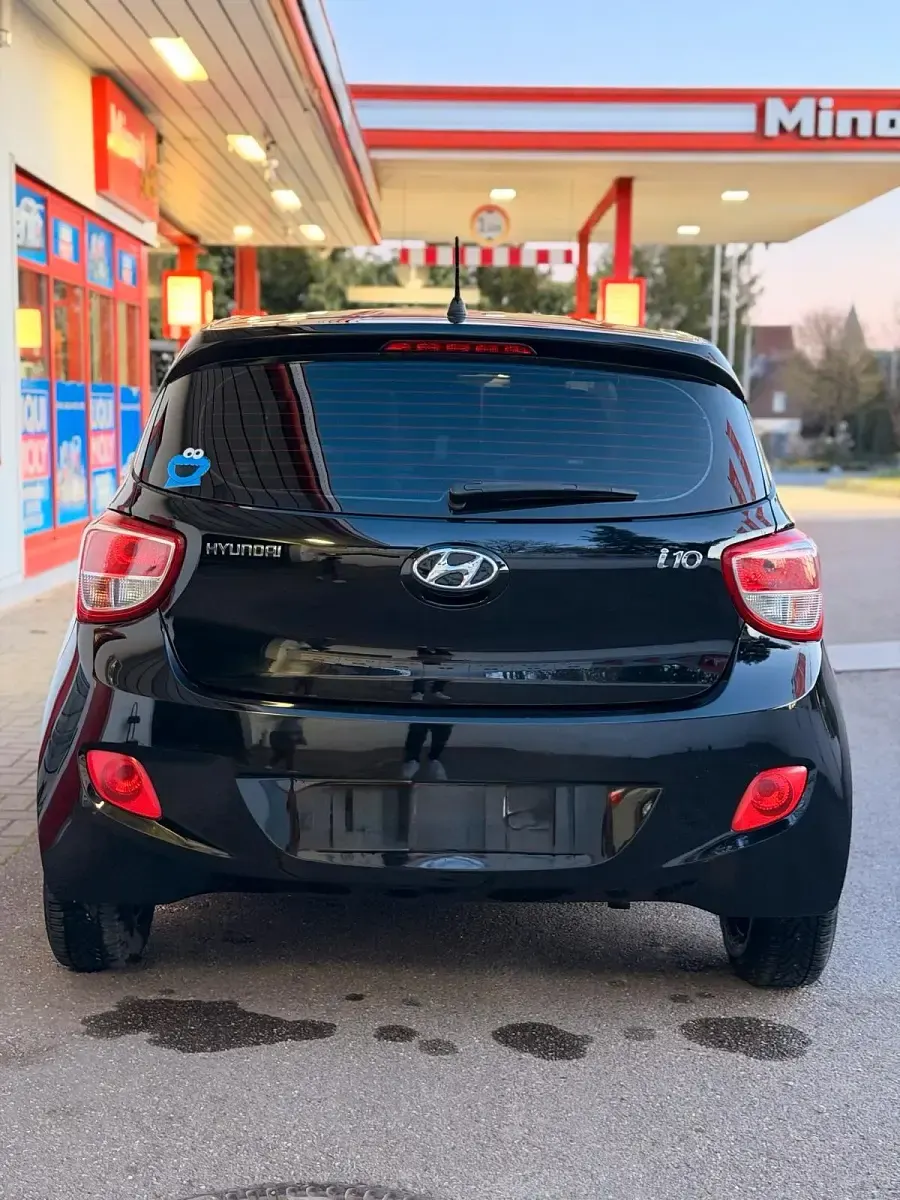 Gebraucht Hyundai i10 Edition 67 PS (49 kW) 2014 Schwarz Kleinwagen