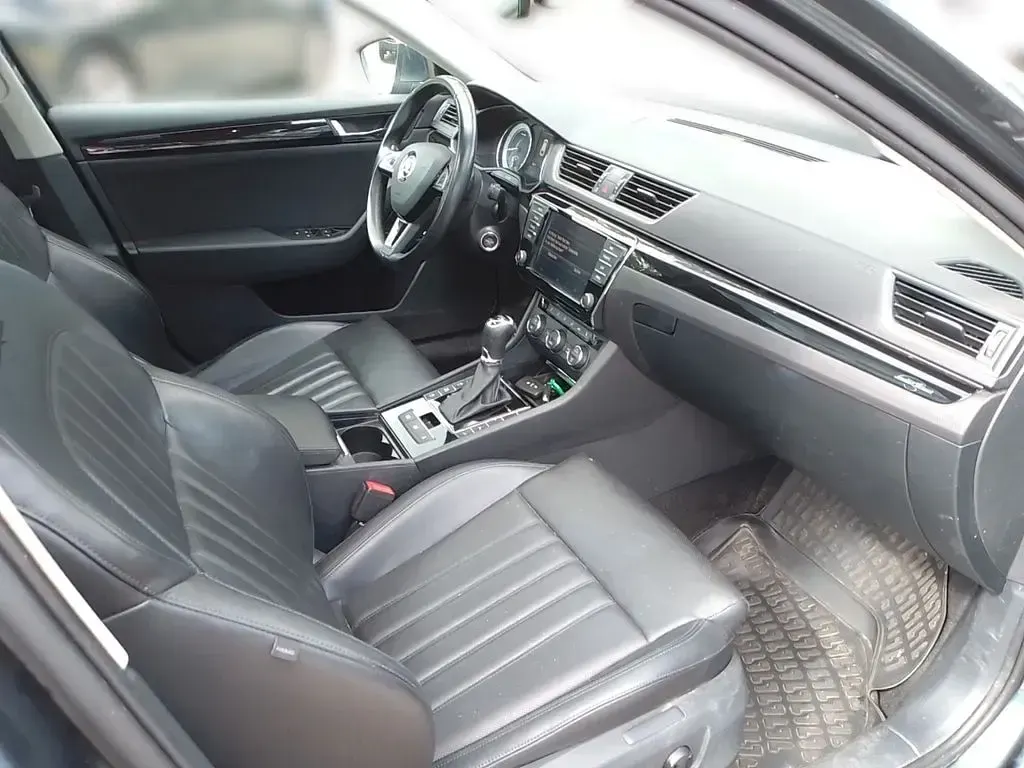 Gebraucht Skoda Superb LAURIN & KLEMENT 280 PS (205 kW) 2017 Grau Kombi