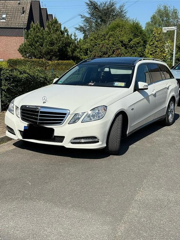 Gebraucht Mercedes 220 Avantgarde 170 PS (125 kW) 2011 Weiß Kombi