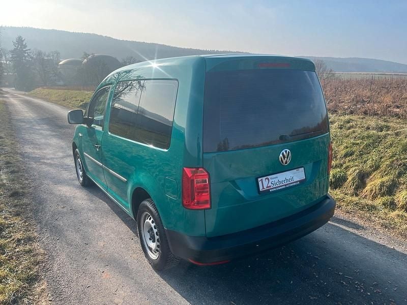 Gebraucht VW Caddy Trendline 102 PS (75 kW) 2018 Grün Van / Kleinbus