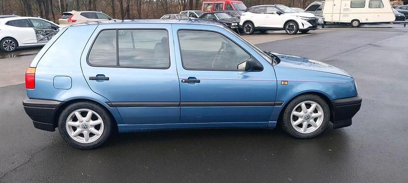 Gebraucht VW Golf III 75 PS (55 kW) 1992 Blau Kleinwagen