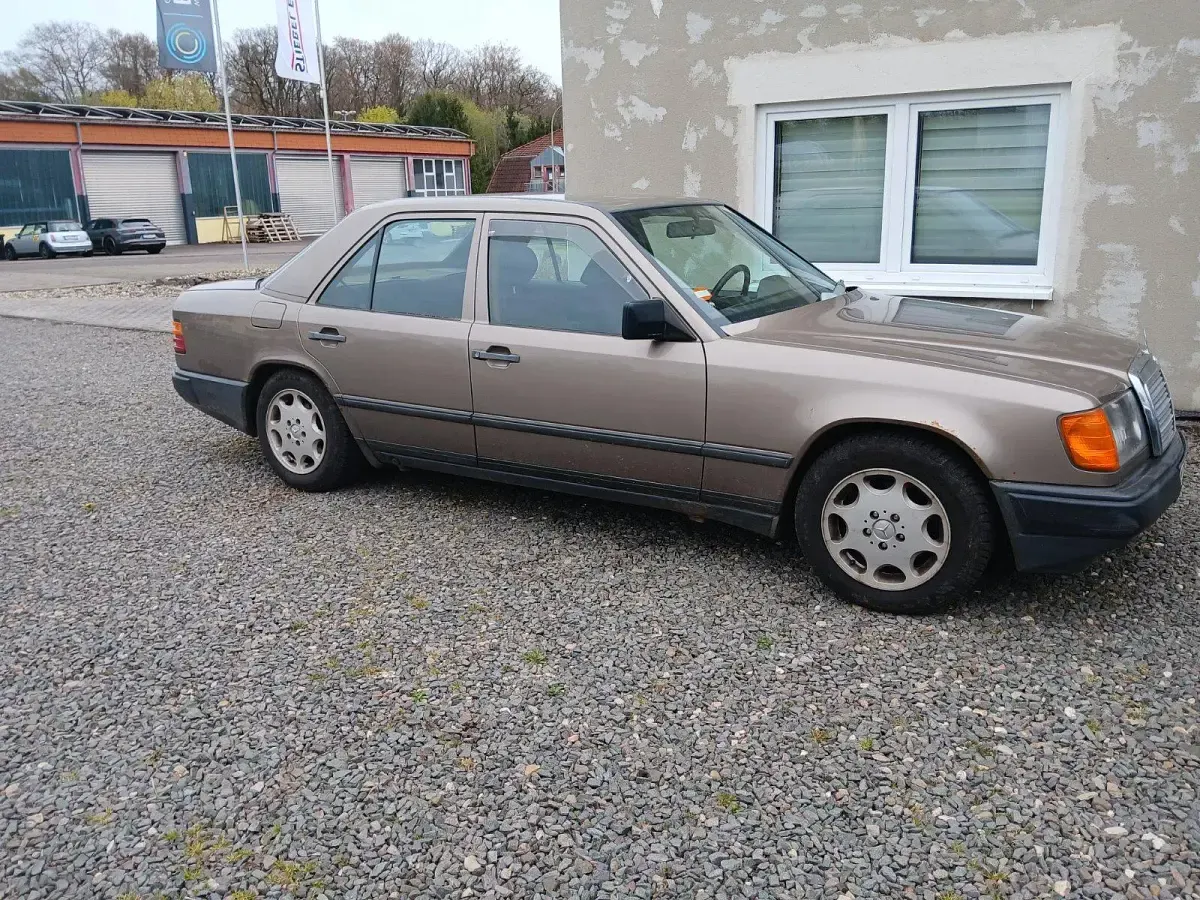 Second-hand Mercedes 300 1989 Maro Berlinǎ