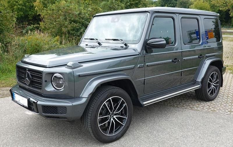 Grau Gebraucht 2022 Mercedes G400 AMG line SUV | 129.000 € (Superpreis) - Bild 1/4