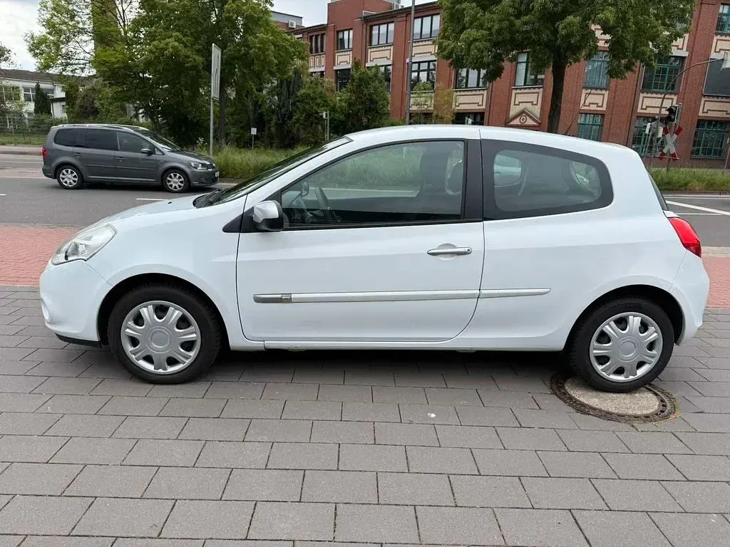 Gebraucht Renault Clio Collection 75 PS (55 kW) 2014 Weiß