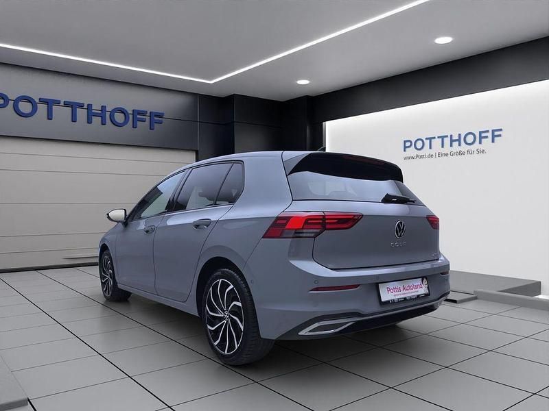 Gebraucht VW Golf VIII Move 131 PS (96 kW) 2024 Mondsteingrau Limousine