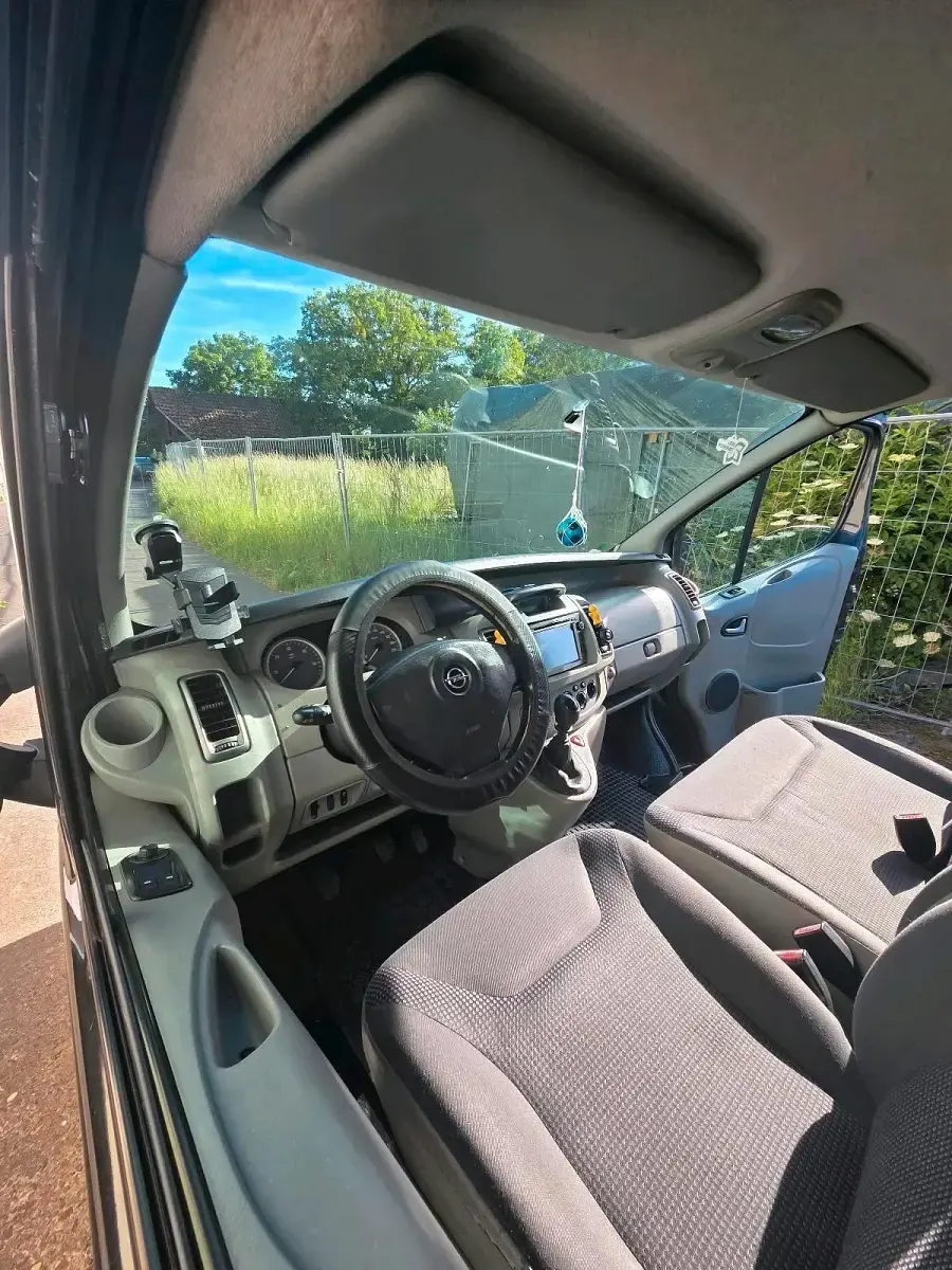 Gebraucht Opel Vivaro 145 PS (106 kW) 2010 Schwarz Van / Kleinbus