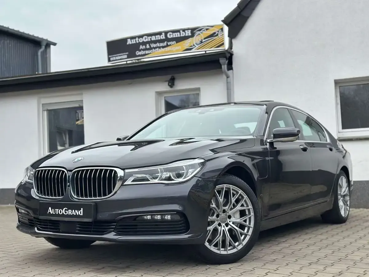 Gebraucht BMW 740 iPerformance 326 PS (239 kW) 2017 Grau Limousine