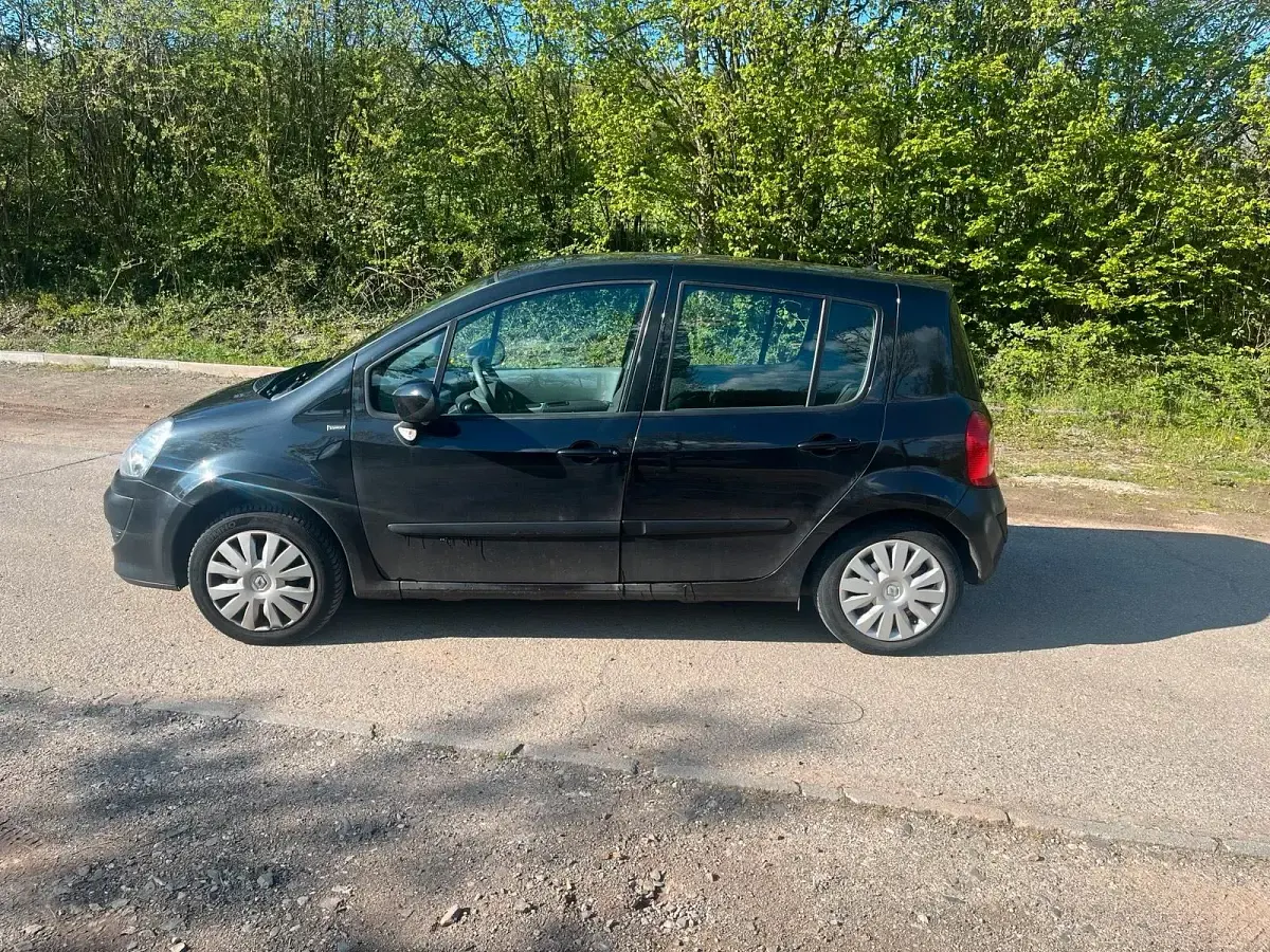 Używany Renault Modus 75 KM (55 kW) 2011 Czarny Minivan