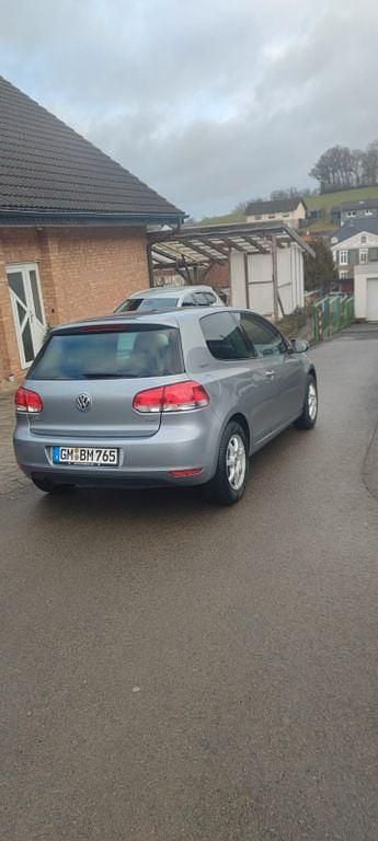 Gebraucht VW Golf VI Team 105 PS (77 kW) 2010 Silber Kleinwagen