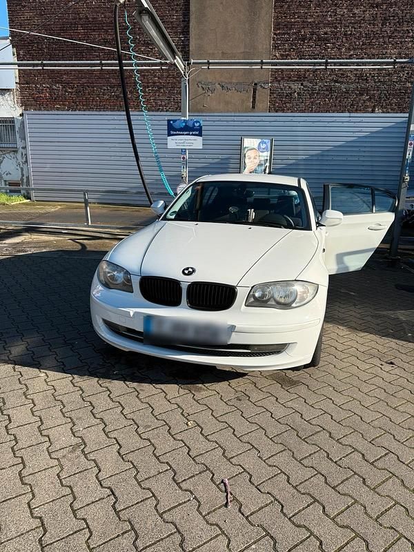 Gebraucht BMW 116 122 PS (89 kW) 2011 Weiß Kleinwagen