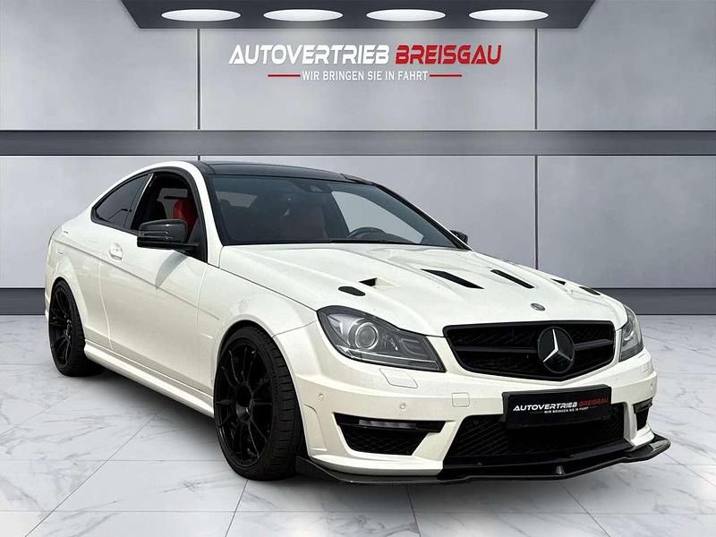 Weiß Gebraucht 2011 Mercedes C63 AMG AMG Coupé | 76.490 € - Bild 1/4
