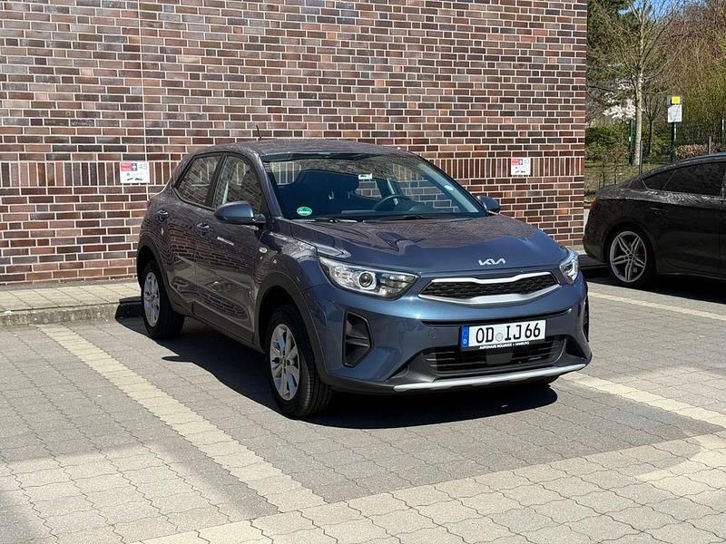 Gebraucht Kia Stonic 101 PS (74 kW) 2023 Grau SUV