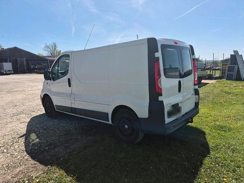 Second-hand Opel Vivaro 90 CP (66 kW) 2012 Alb Monovolum