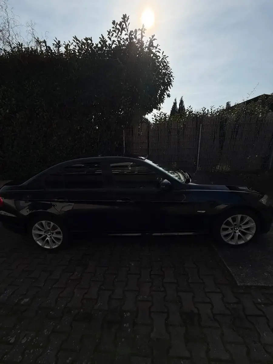 Gebraucht BMW 318 143 PS (105 kW) 2008 Schwarz Limousine