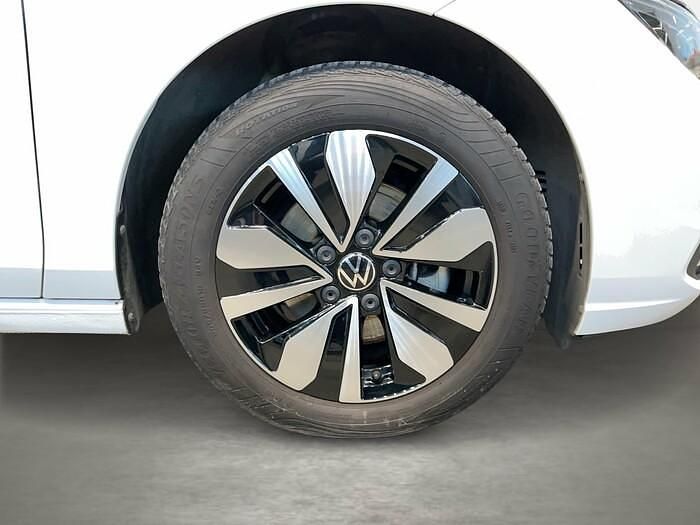 Gebraucht VW Golf VIII Move 116 PS (85 kW) 2023 Pure white Limousine