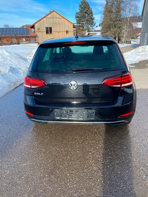 Gebraucht VW Golf VII Sound 110 PS (80 kW) 2018 Schwarz Limousine