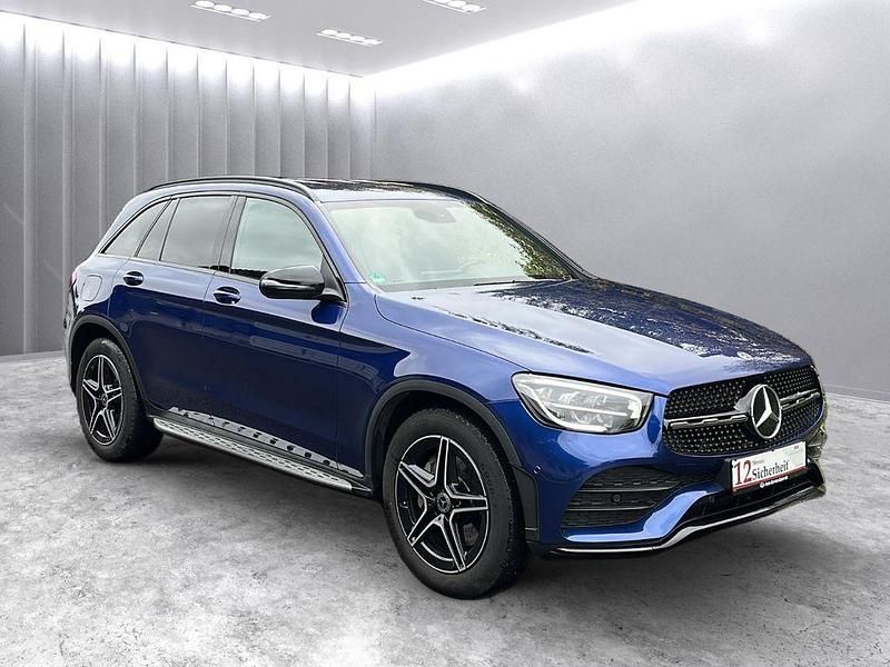 Blau Gebraucht 2019 Mercedes GLC200 AMG SUV | 34.999 € (Etwas zu teuer) - Bild 1/4