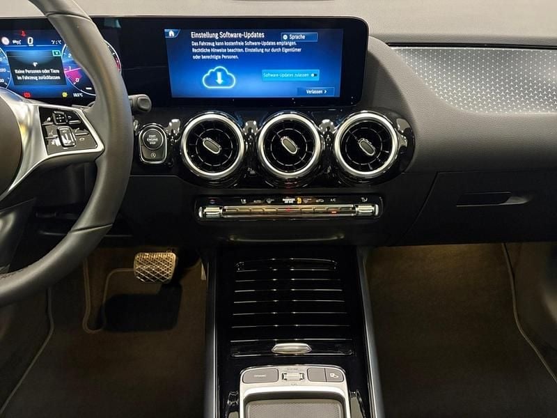 Gebraucht Mercedes GLA250 Progressive 165 PS (121 kW) 2025 Szary SUV