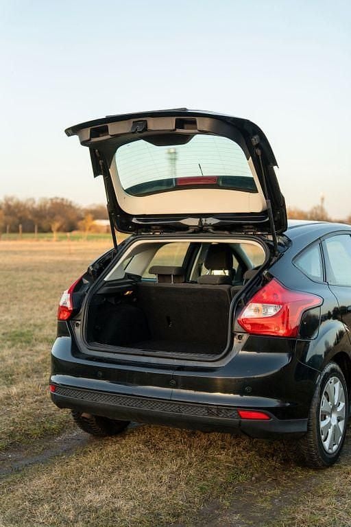 Gebraucht Ford Focus Trend 116 PS (85 kW) 2011 Schwarz Limousine