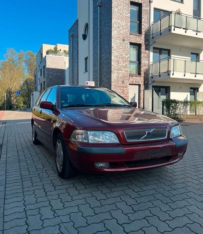 Gebraucht Volvo V40 122 PS (89 kW) 2001 Rot Kombi