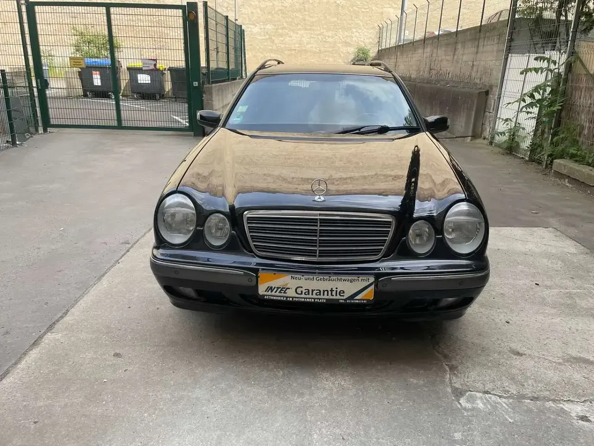 Gebraucht Mercedes E280 Avantgarde 204 PS (150 kW) 2003 Schwarz Kombi