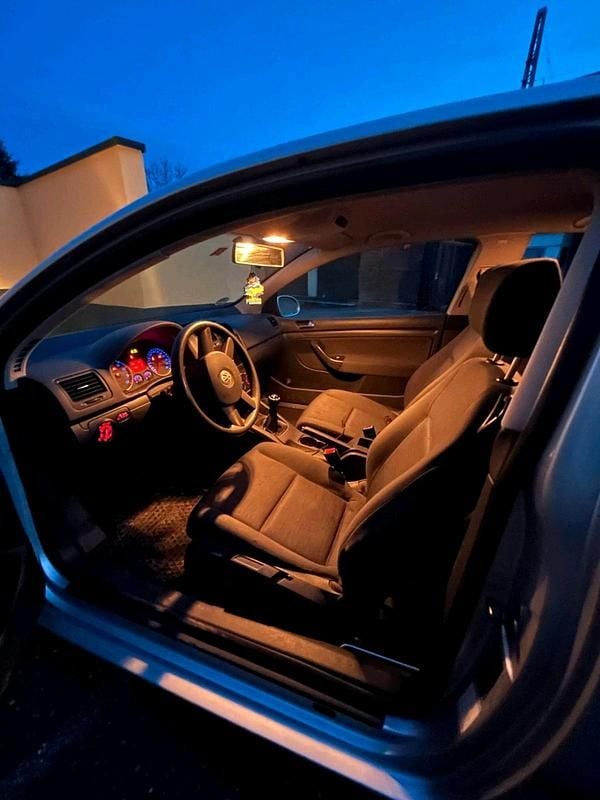 Gebraucht VW Golf V 102 PS (75 kW) 2005 Silber Kleinwagen