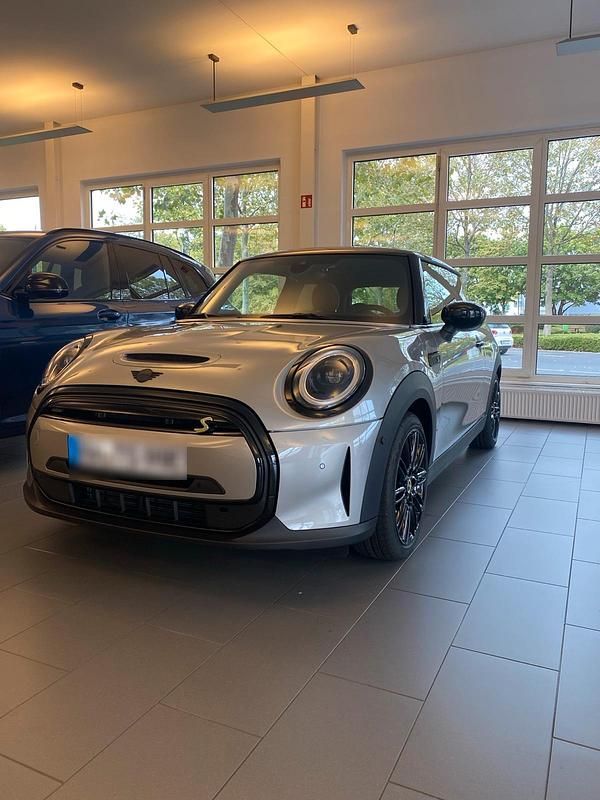 Gebraucht Mini Cooper SE 135 kW (184 PS) 2023 Silber Kleinwagen