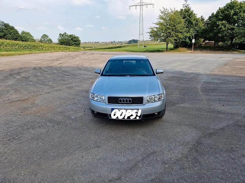 Silber Gebraucht 2002 Audi A4 Limousine | 799 € (Superpreis) - Bild 1/4