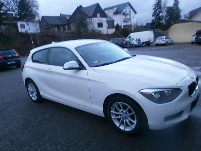 Gebraucht BMW 114 102 PS (75 kW) 2015 Alpinweiss iii Kleinwagen