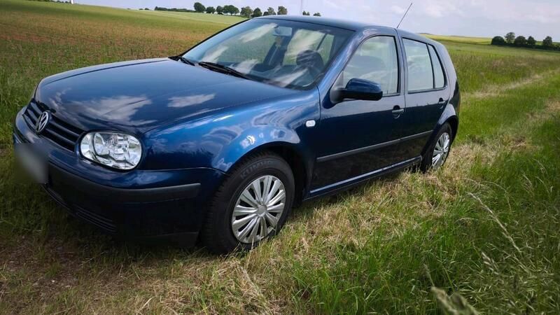 Blau Gebraucht 2000 VW Golf IV Kleinwagen | 700 € (Guter Preis) - Bild 1/4