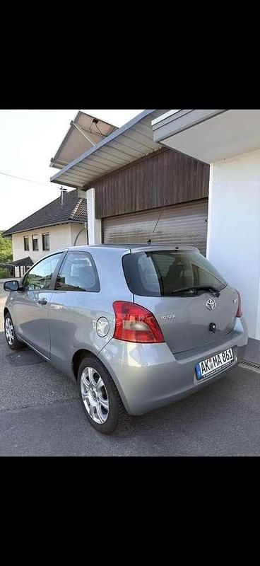 Gebraucht Toyota Yaris Cool 69 PS (50 kW) 2006 Grau Kleinwagen