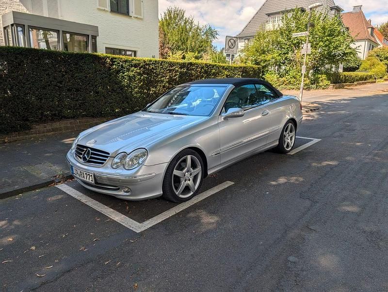 Silber Gebraucht 2003 Mercedes CLK320 Avantgarde Cabrio | 5.000 € (Fairer Preis) - Bild 1/4