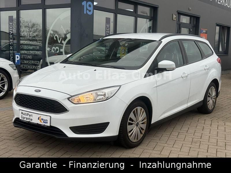 Weiß Gebraucht 2017 Ford Focus Trend Kombi | 4.950 € (Fairer Preis) - Bild 1/4