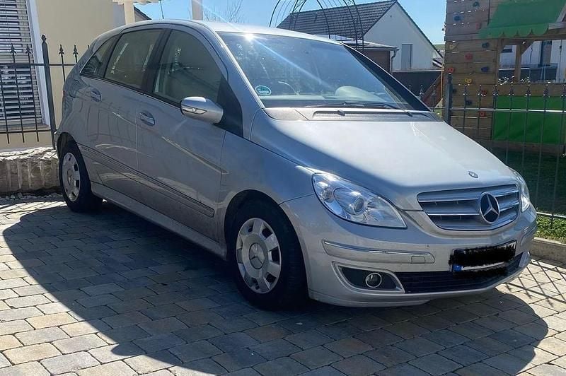 Gebraucht Mercedes B170 116 PS (85 kW) 2005 Silber Van / Kleinbus