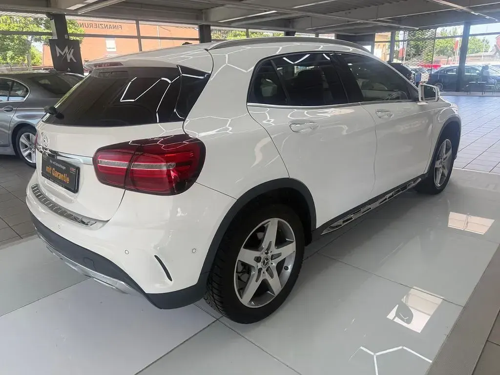 Gebraucht Mercedes GLA200 AMG 156 PS (114 kW) 2019 Weiß SUV