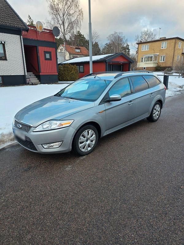 Gebraucht Ford Mondeo 140 PS (102 kW) 2008 Silber Kombi