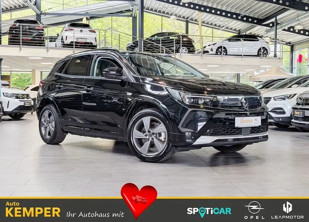 Second-hand Opel Grandland X Ultimate 300 CP (220 kW) 2022 SUV